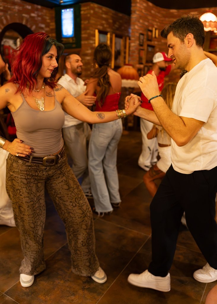 Amisos Dans Akademi Latin Gecesi
