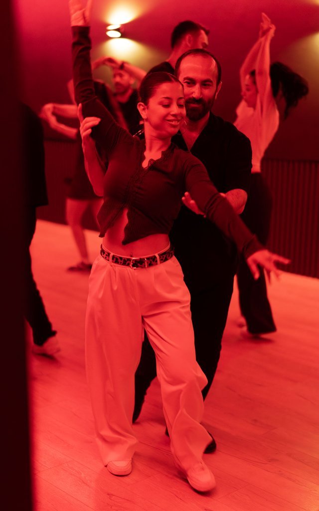 Amisos Dans Akademi Latin Gecesi