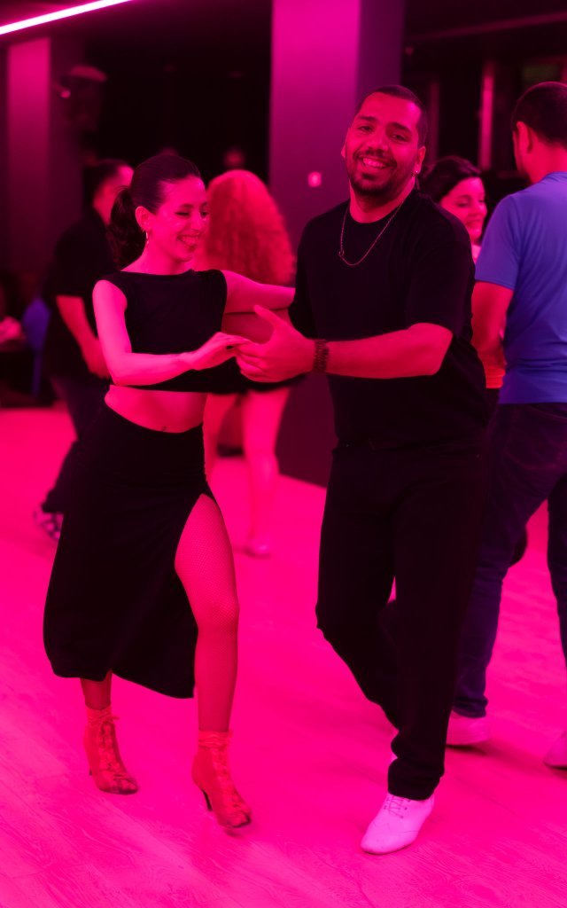Amisos Dans Akademi Latin Gecesi